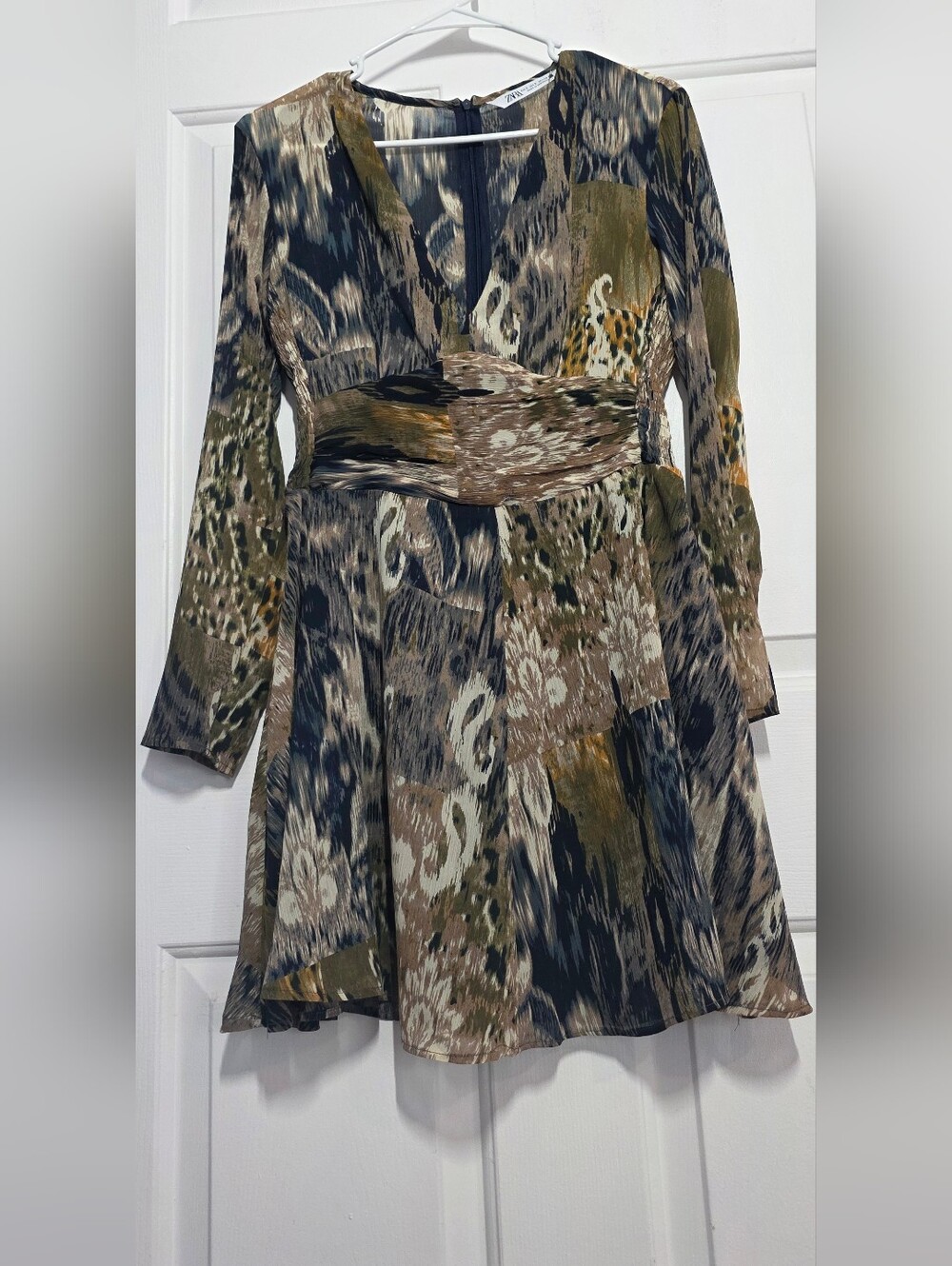 ZARA Olive Green Printed V-Neck Long Sleeve Dress - Picture 5 of 6